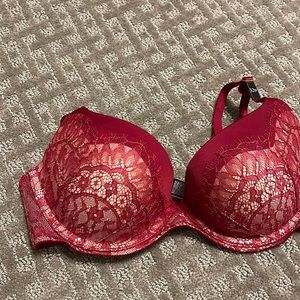 NWT Victoria Secrets bra size 32D